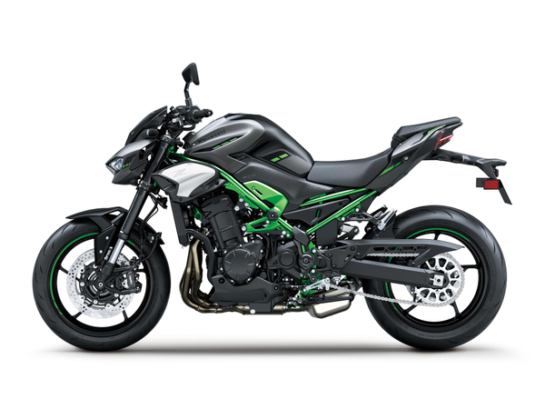 Kawasaki Z900 noire et verte vue de profil
