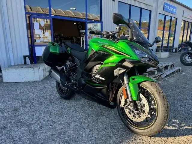 Kawasaki Ninja Touring, trois quarts
