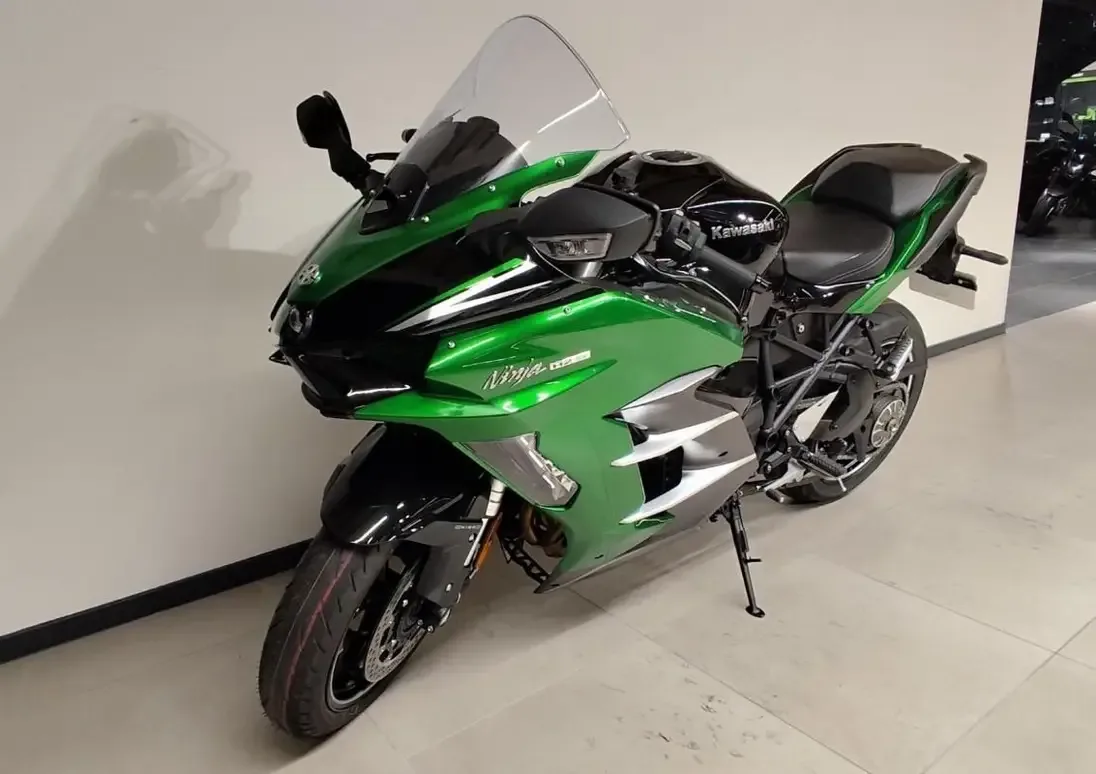 Kawasaki Ninja H2, trois quarts avant