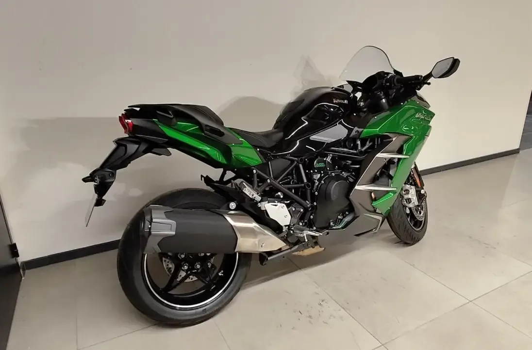 Kawasaki Ninja H2, trois quarts arrière