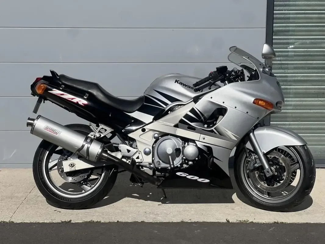Kawasaki ZZR, profil droit