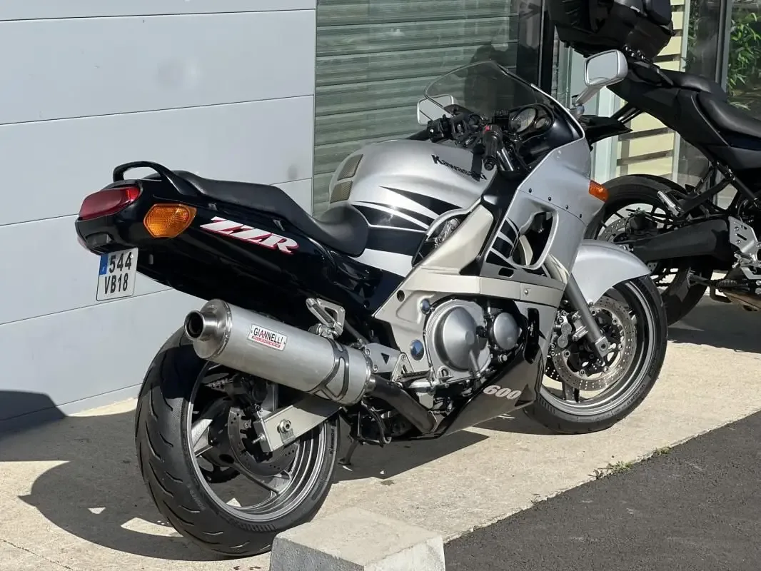 Kawasaki ZZR, trois quarts arrière